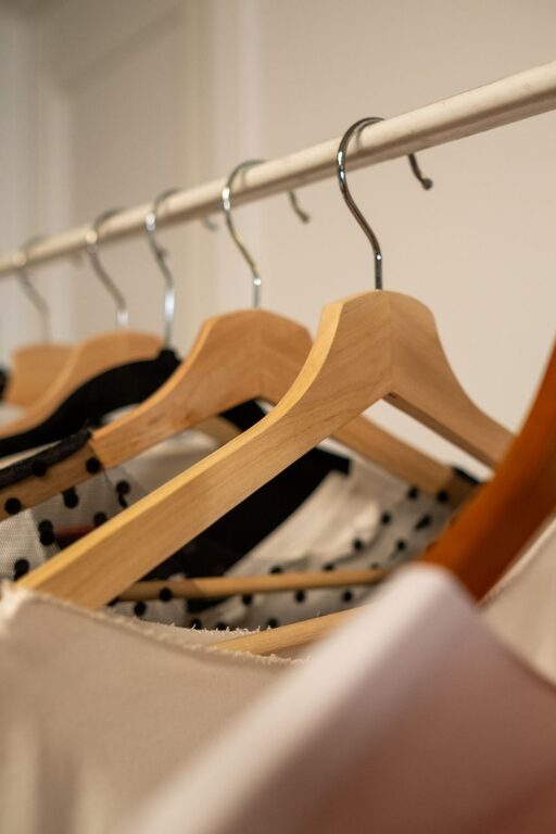 How to Build a Basic Capsule Wardrobe for Everyday Style